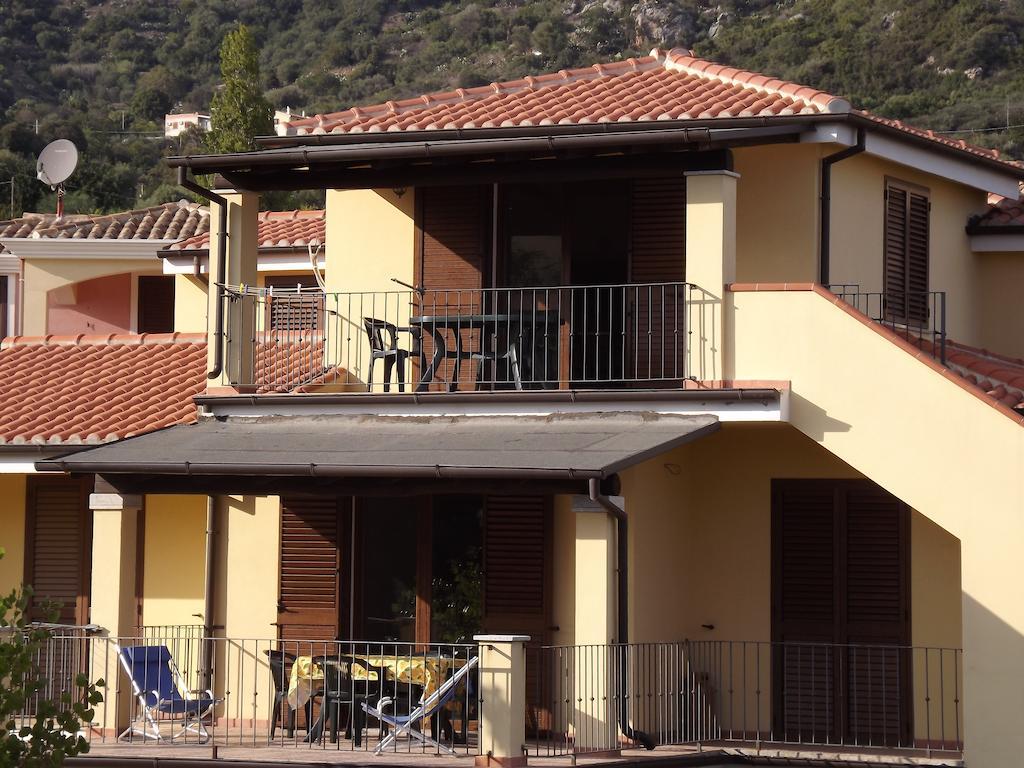Yellon House Santa Maria Navarrese Exterior foto
