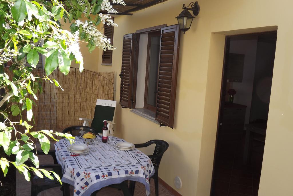 Yellon House Santa Maria Navarrese Exterior foto