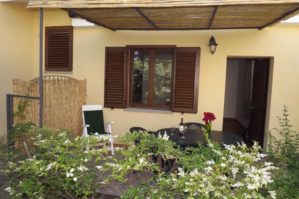 Yellon House Santa Maria Navarrese Exterior foto